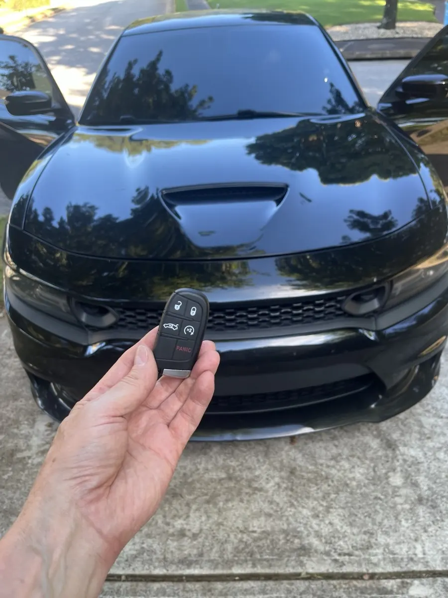 New push-to-start smart key for a black Dodge Charger